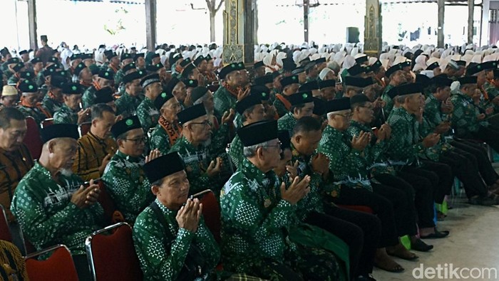 Ribuan jemaah calon haji Tulungagung ikuti pelepasan di Pendapa Kongas Arum Kusumaning Bangsa Tulungagung