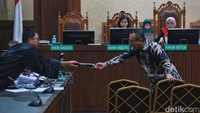 Dalam perkara ini, Fahrurozi bersama eks Wakil Menteri Ketenagakerjaan Immanuel Ebenezer dan sejumlah pejabat Kemenaker didakwa menerima uang Rp 6,5 miliar dari memeras pemohon sertifikat dan lisensi K3.