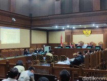 Video: Momen Noel Peluk dan Cium Anaknya Seusai Sidang