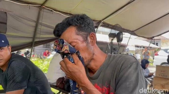 Tangis Hambali mengetahui anak, menantu dan cucunya jadi korban Bus ALS terbakar di Muratara