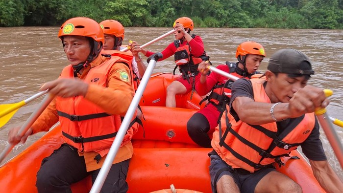 Tim Basarnas Sumsel lakukan pencarian dua bocah SD tenggelam