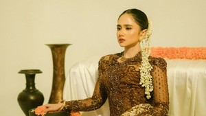Foto Tissa Biani Tampil Bak Pengantin Jawa Pakai Ronce Melati-Perhiasan Antik