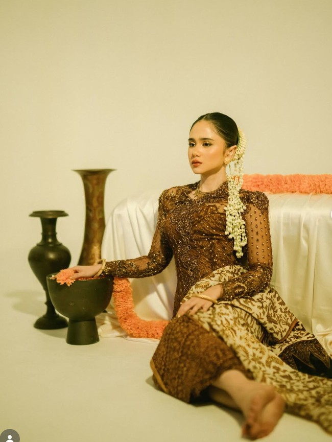 Foto Tissa Biani Tampil Bak Pengantin Jawa Pakai Ronce Melati-Perhiasan Antik