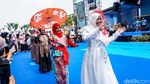 Tradisi Nyedengin Baju Hadirkan Suasana Jadul di Depok