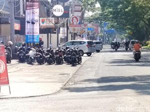 Trotoar Suhat Malang Berubah Jadi Spot Parkir Liar