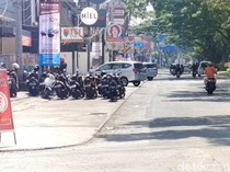 Trotoar Suhat Malang Berubah Jadi Spot Parkir Liar