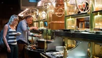 Popularitas dan harganya yang masih terjangkau, membuat reservasi di Les Grands Buffets selalu penuh. Bahkan ada sekitar 3,5 juta permintaan reservasi pengunjung setiap tahunnya. Foto: LGB/Galeri Foto
