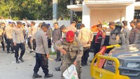 Warga Lempar Ular Saat Demo di Indramayu
