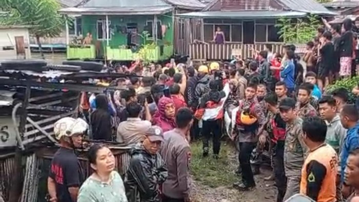 Tim SAR gabungan menemukan satu lagi korban meninggal dunia imbas banjir di Kabupaten Bone, Sulawesi Selatan (Sulsel).