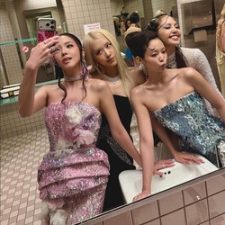 Semua Member BLACKPINK Resmi Mohon Maaf ke BLINK
