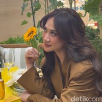 Di acara tersebut BCL juga membagikan rutinitas perawatan tubuhnya. Kalau sebelumnya aku pakai sabun, habis itu pakai lotion. Kalau sekarang ada 3 rangkaian, selain sabun juga body oil dan pelembap, terang BCL. Foto: Wolipop/Vina Oktiani