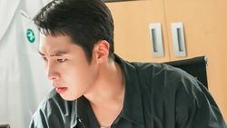 Potret Lee Jae Wook Jadi Dokter di Pulau Terpencil