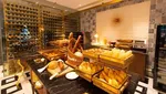 Potret Jeroan Hotel Berlapis Emas 24 Karat, Perabotannya Super Mewah!