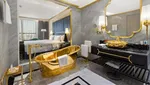Potret Jeroan Hotel Berlapis Emas 24 Karat, Perabotannya Super Mewah!