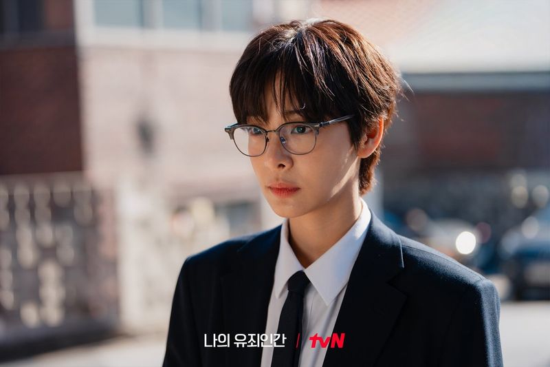 Drama Korea Love in Disguise Transformasi Seol In Ah menyamar jadi pria di drama Korea Love in Disguise.