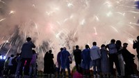 Sejumlah perusahaan kini mulai memperluas pasar ke negara lain di tengah ketidakpastian hubungan dagang China dan Amerika Serikat. Produsen Maxsem Fireworks misalnya mulai meningkatkan bisnis ke Kazakhstan dan Georgia. REUTERS/Go Nakamura  