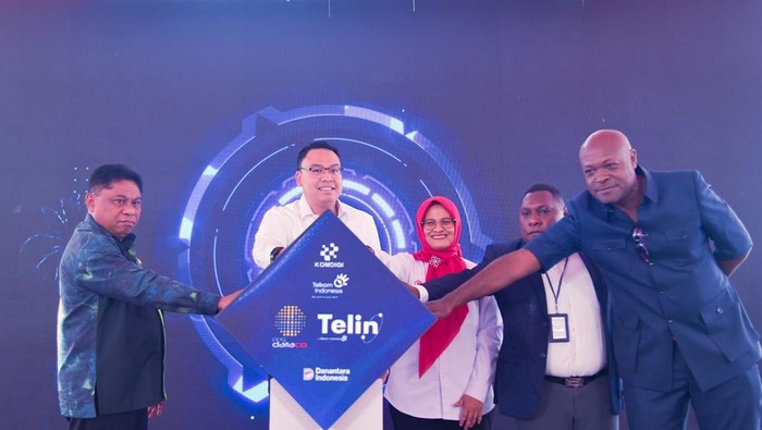 Wamenkomdigi Angga Raka Prabowo meresmikan proyek kabel laut Pukpuk milik anak perusahaan Telkom, Telin di Jayapura, Jumat (8/5/2026).