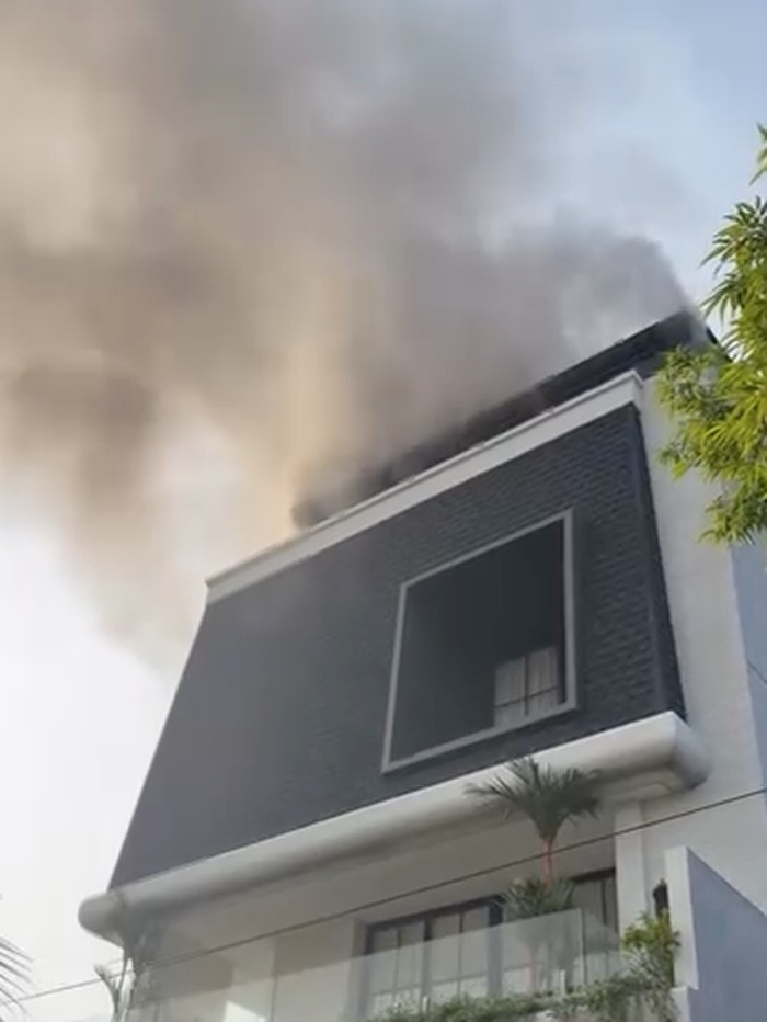 Kebakaran di Rumah Anggota BPK Haerul Saleh di Jaksel