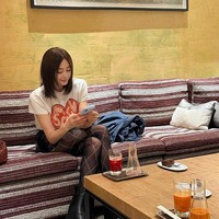 Meski sudah dianggap veteran, Kim Hye Soo sendiri masih aktif di dunia hiburan. Penampilannya dalam Second Signal yang sudah selesai proses syuting sangat diantisipasi penggemar. Ia juga akan tampil dalam film Coupang Play Adultery Is Not the Problem Now”. Foto: Instagram