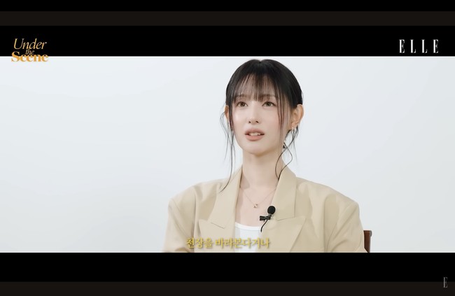 Pesona Kim Ji Won dengan pipi tirus pertama kali terlihat saat menghadiri peluncuran perhiasan BVLGARI ‘ECLECTTICA’ di Milan pada Maret 2026. Tak sedikit penggemar yang mengkhawatirkan kondisi kesehatannya, yang diduga diet ekstrem. Foto: dok. ELLE Korea