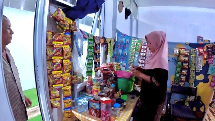 Kisah Penyintas Bencana Aceh Bangkit Lewat Usaha Jajanan di Huntara