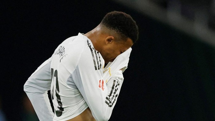 Soccer Football - LaLiga - Real Betis v Real Madrid - Estadio de La Cartuja, Seville, Spain - April 24, 2026 Real Madrids Kylian Mbappe reacts REUTERS/Marcelo Del Pozo     TPX IMAGES OF THE DAY