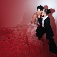 Pemotretan tersebut diketahui sekaligus untuk merayakan ulang tahun pernikahan Luna dan Maxime yang pertama pada 7 Maret. Kolom komentar unggahannya pun dibanjiri ucapan selamat. Foto: Instagram/@lunamaya/@bouttier_maxime