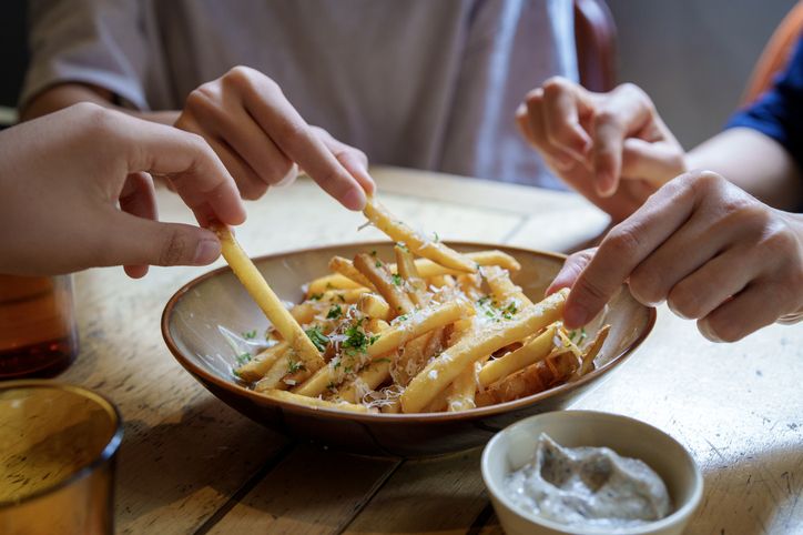 Terlihat Sederhana, Makan Pakai Tangan Punya 5 Efek Positif untuk Tubuh