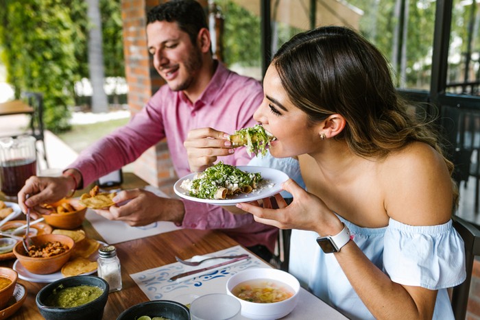 Terlihat Sederhana, Makan Pakai Tangan Punya 5 Efek Positif untuk Tubuh