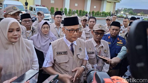 Menteri Haji dan Umrah Mohammad Irfan Yusuf bersama Wakil Gubernur NTB Indah Dhamayanti Putri di Asrama Haji Embarkasi Lombok, Jumat (8/5/2026).