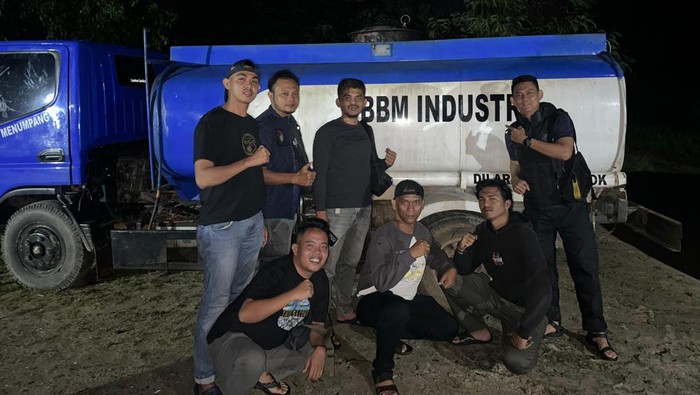 Mobil tangki yang diamankan polisi.