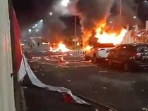 Massa Rusak Stadion-Bakar Mobil Usai Persipura Gagal Promosi ke Super League