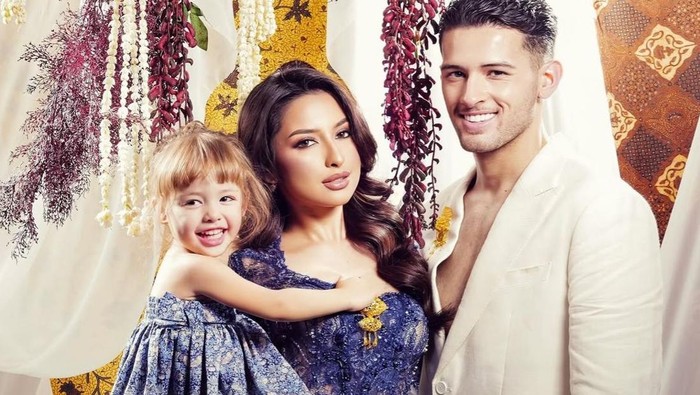 Momen Kamari Anak Jennifer Coppen Ikut Foto Prewedding Sang Bunda