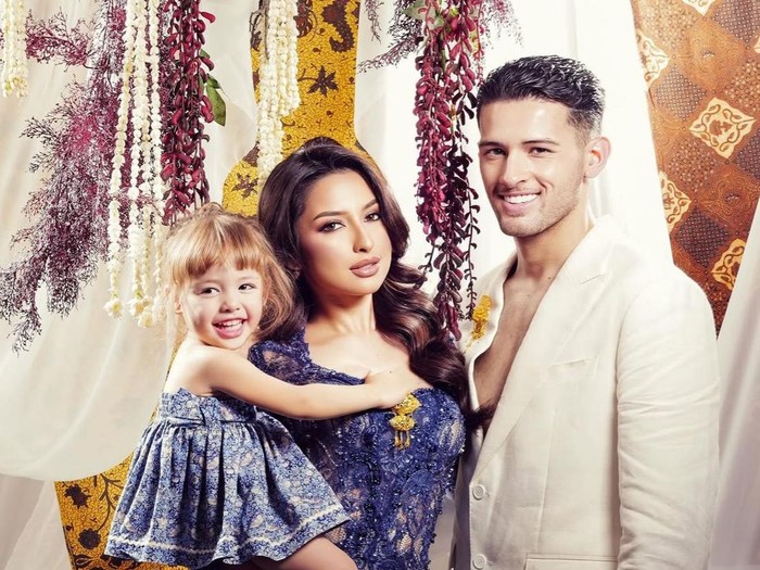 Momen Kamari Anak Jennifer Coppen Ikut Foto Prewedding Sang Bunda