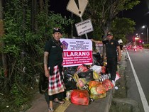 Pecalang Jimbaran Jaga Tempat Sampah Sampai Subuh, 20 Pembuang Liar Terciduk