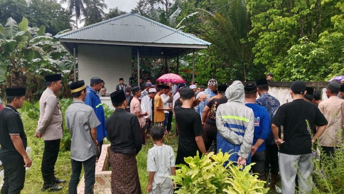 Pemakaman korban penganiayaan di Mempawah.