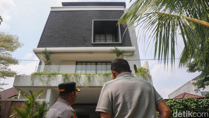 Kebakaran rumah anggota Badan Pemeriksa Keuangan (BPK), Haerul Saleh di Tanjung Barat, Jagakarsa, Jakarta Selatan, Jumat (8/4/2026) pukul 10.55 WIB  telah padam. Api maupun asap sudah tak terlihat.