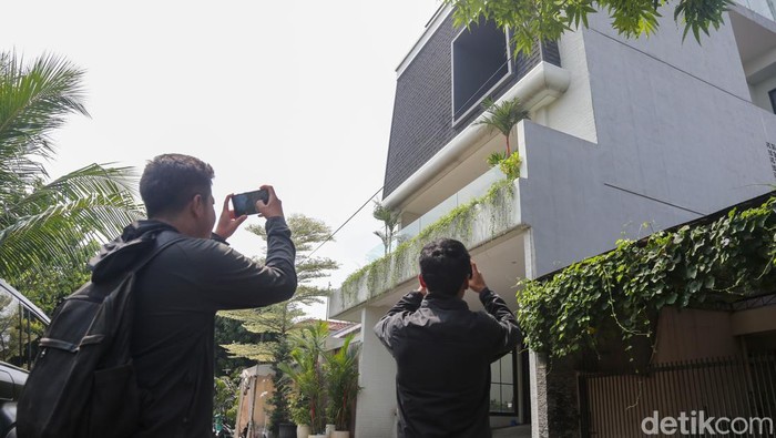 Kebakaran rumah anggota Badan Pemeriksa Keuangan (BPK), Haerul Saleh di Tanjung Barat, Jagakarsa, Jakarta Selatan, Jumat (8/4/2026) pukul 10.55 WIB  telah padam. Api maupun asap sudah tak terlihat.