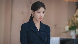 Selain Ibu Suri, Hui Ju juga masih punya PR buat menjelaskan situasinya ke sang ayah. (Foto: dok. MBC)