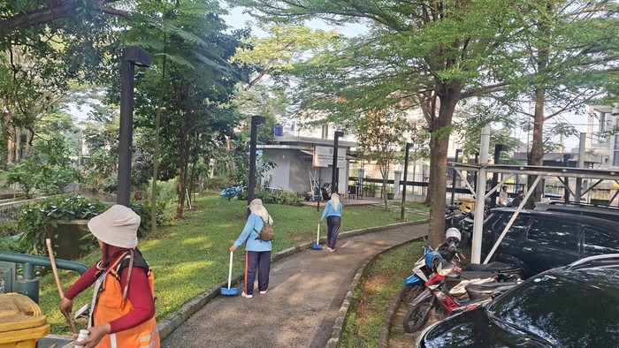 Petugas Kebersihan di Lebaran Depok 2026