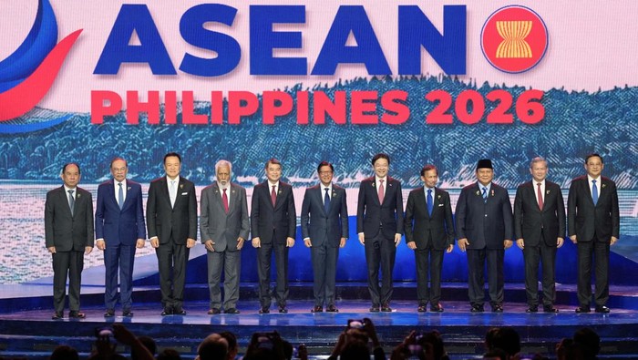 Myanmars Permanent Secretary of the Ministry of Foreign Affairs U Hau Khan Sum, Malaysias Prime Minister Anwar Ibrahim, Thailands Prime Minister Anutin Charnvirakul, East Timors Prime Minister Xanana Gusmao, Vietnams Prime Minister Le Minh Hung,