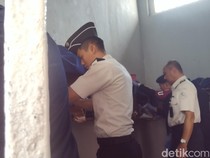 Razia Sel Napi, Petugas Lapas Majalengka Musnahkan HP-Korek Api