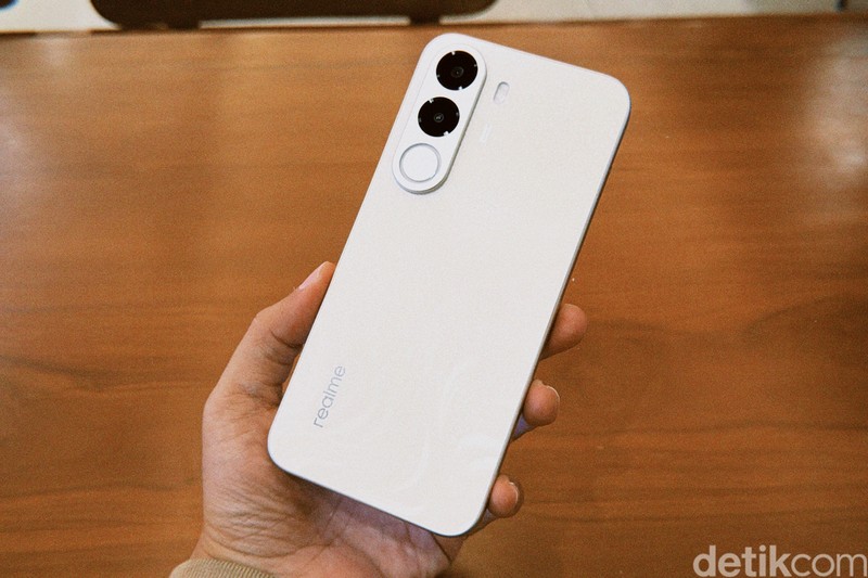 Realme C100i