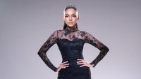 Penampilan Rina Nose saat ini. Ia sempat menjalani sesi pemotretan bersama fotografer Rio Motret. (Foto: dok Instagram riomotret)