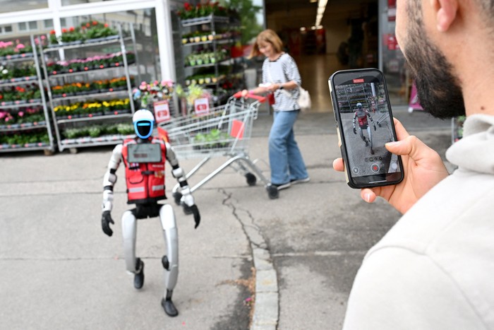 “Schotti,” a humanoid robot that speaks an Austrian dialect, walks through the „Sonderpreis Baumarkt“ a do-it-yourself hardware store in Pocking, Germany May 7, 2026. REUTERS/ Angelika Warmuth