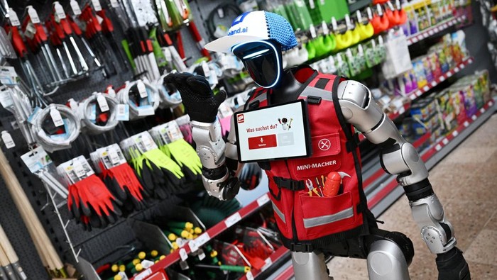 Robot Humanoid 'Schotti' Sambut Pelanggan di Toko Retail Jerman