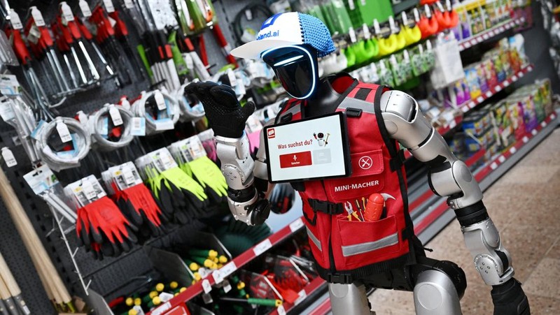 “Schotti,” a humanoid robot that speaks an Austrian dialect, walks through the „Sonderpreis Baumarkt“ a do-it-yourself hardware store in Pocking, Germany May 7, 2026. REUTERS/ Angelika Warmuth