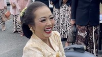 Senyum Soimah mengantarkan anak pertamanya, Gemeter sebadan-badannya, ucap Soimah dengan bahasa Jawa, dilihat pada Jumat (8/5/2026). Foto: Instagram @pendopotulungo