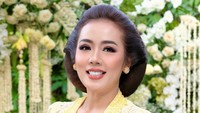 Seniman berusia 45 tahun itu mengatakan nggak mengetahui kalau dirinya saat itu hamil. tapi kan langsung dikasih hadiah sama Allah langsung dikasih yang gede, cewek lagi kan. Foto: Instagram/@showimah