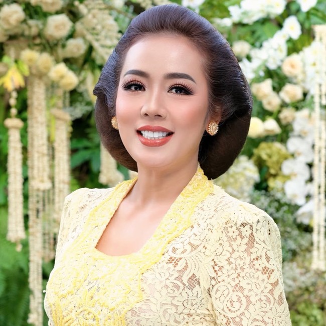 Potret Soimah di Prosesi Siraman Anak, Anggun Berkebaya Kuning & Sanggul